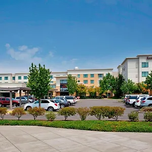 By Marriott Airport At Cascade Station Портленд